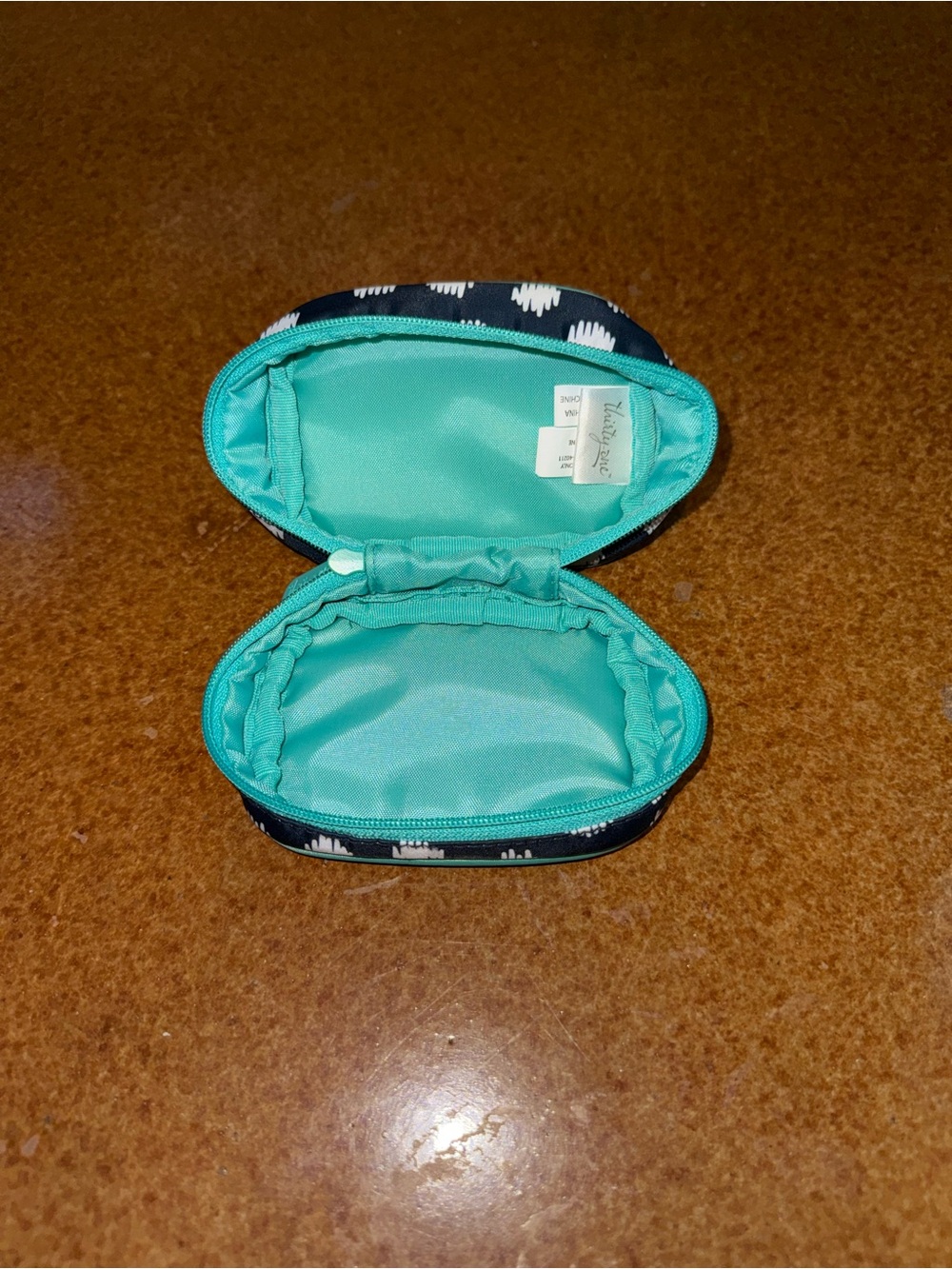 retired Thirty-One Gifts "Cute Case" in the Navy Doodle Dot print pattern